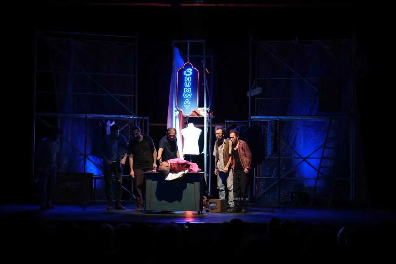 Ordu Büyükşehir Belediyesi Karadeniz Tiyatrosu, Adana'da Sahnelediği Oyunla İlgi Gördü