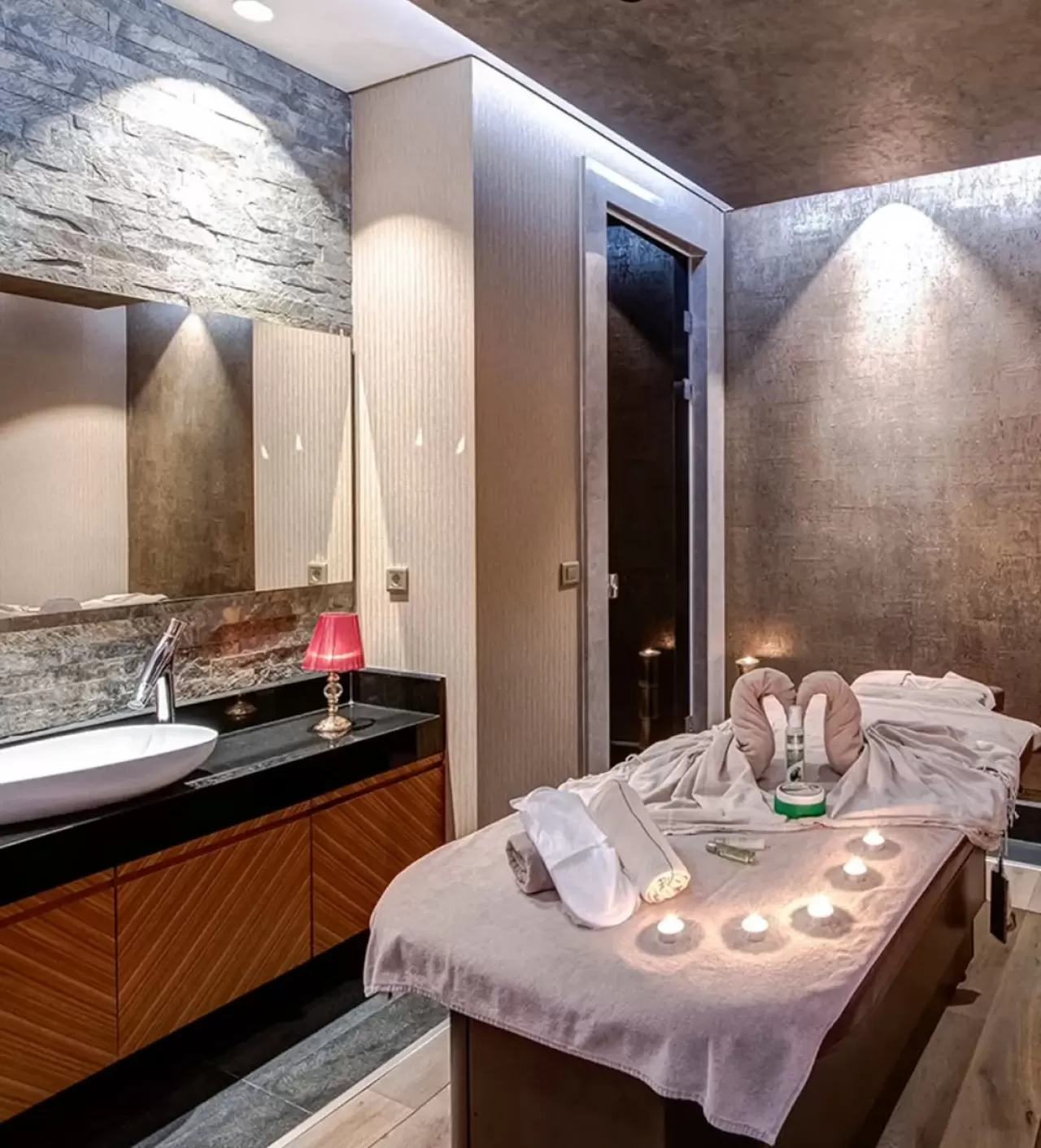 DoubleTree by Hilton İstanbul - Piyalepaşa'da Konuklara Özel 