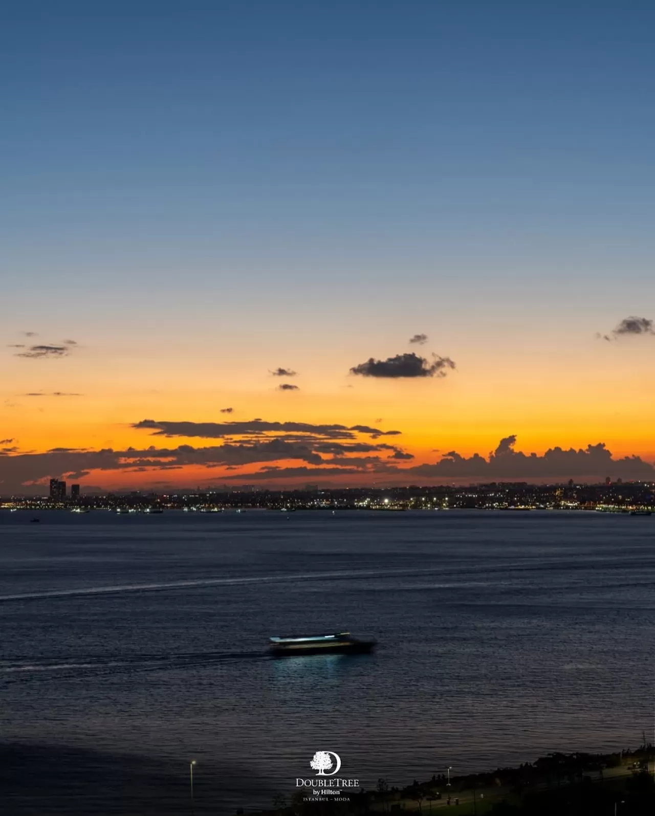 DoubleTree by Hilton İstanbul - Moda'dan Marmara'da Altın Gün Batımı Manzarası