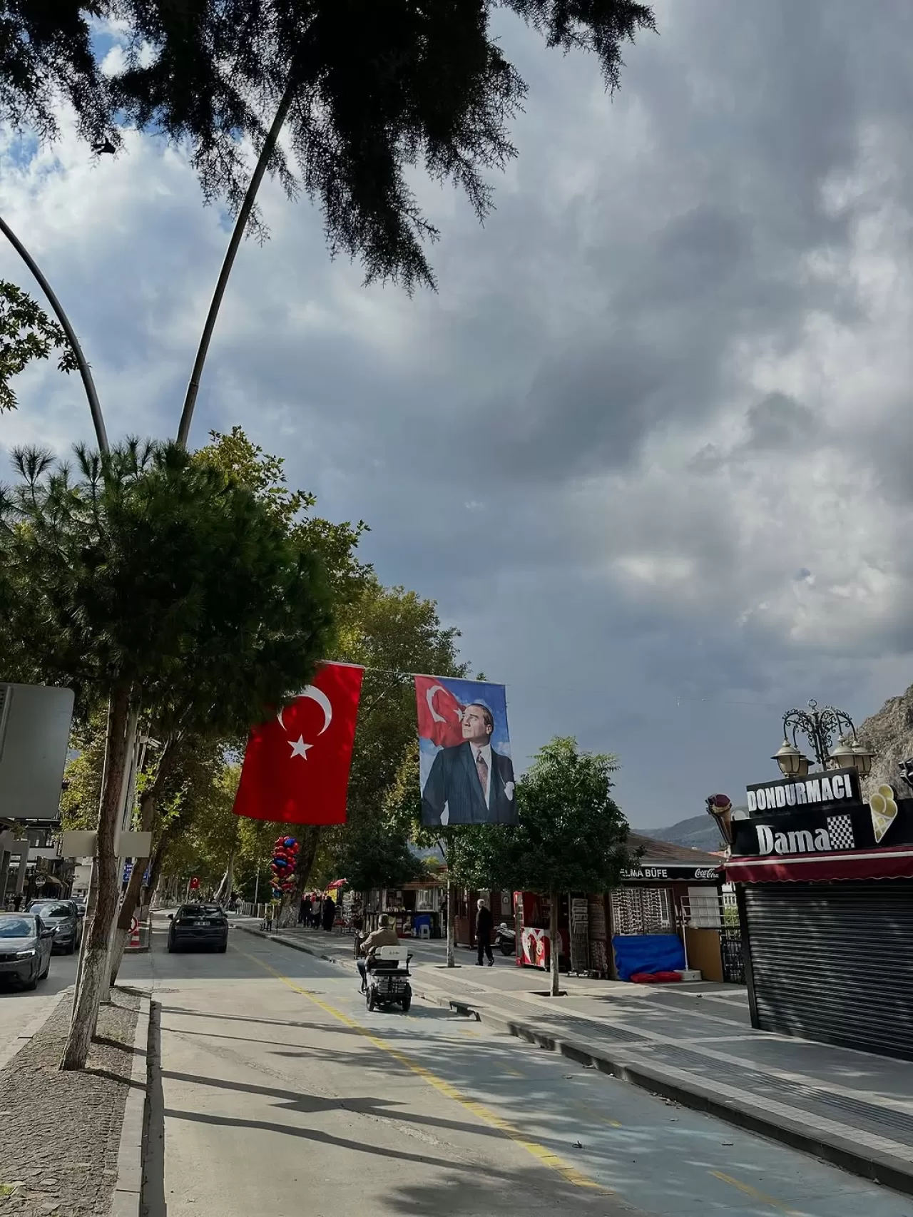 Amasya'da Tarihi Yapılar Türk Bayraklarıyla Süslendi