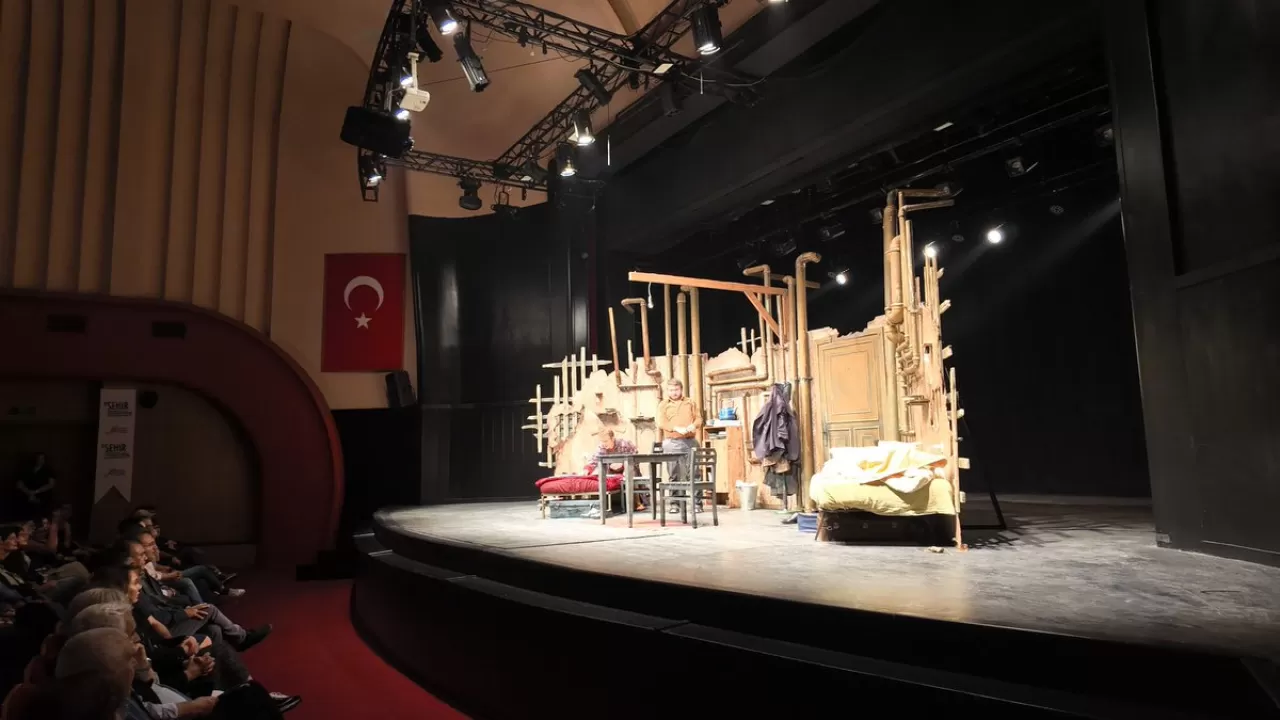 Adana'da 10. Şehir Tiyatroları Festivali Başladı