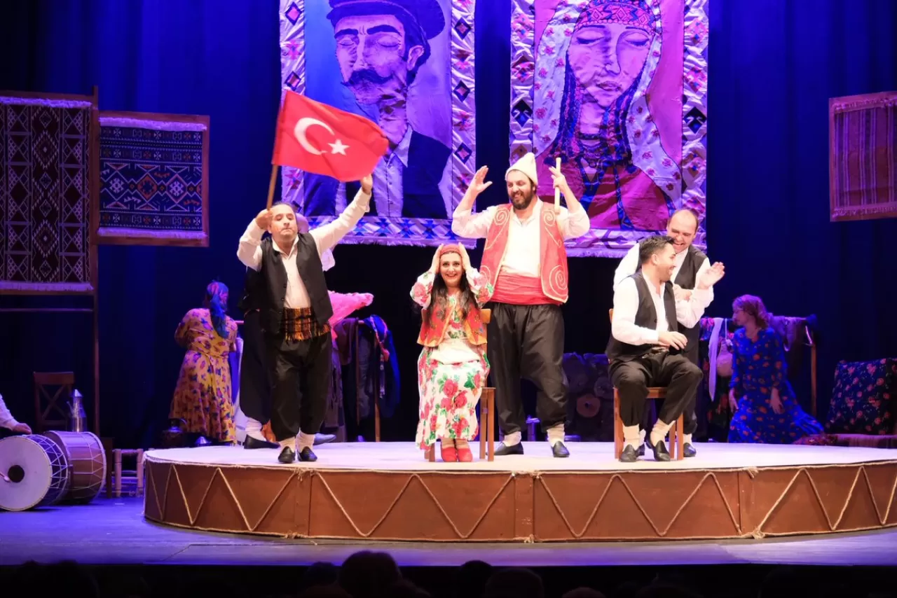 Adana'da 10. Şehir Tiyatroları Festivali Başladı