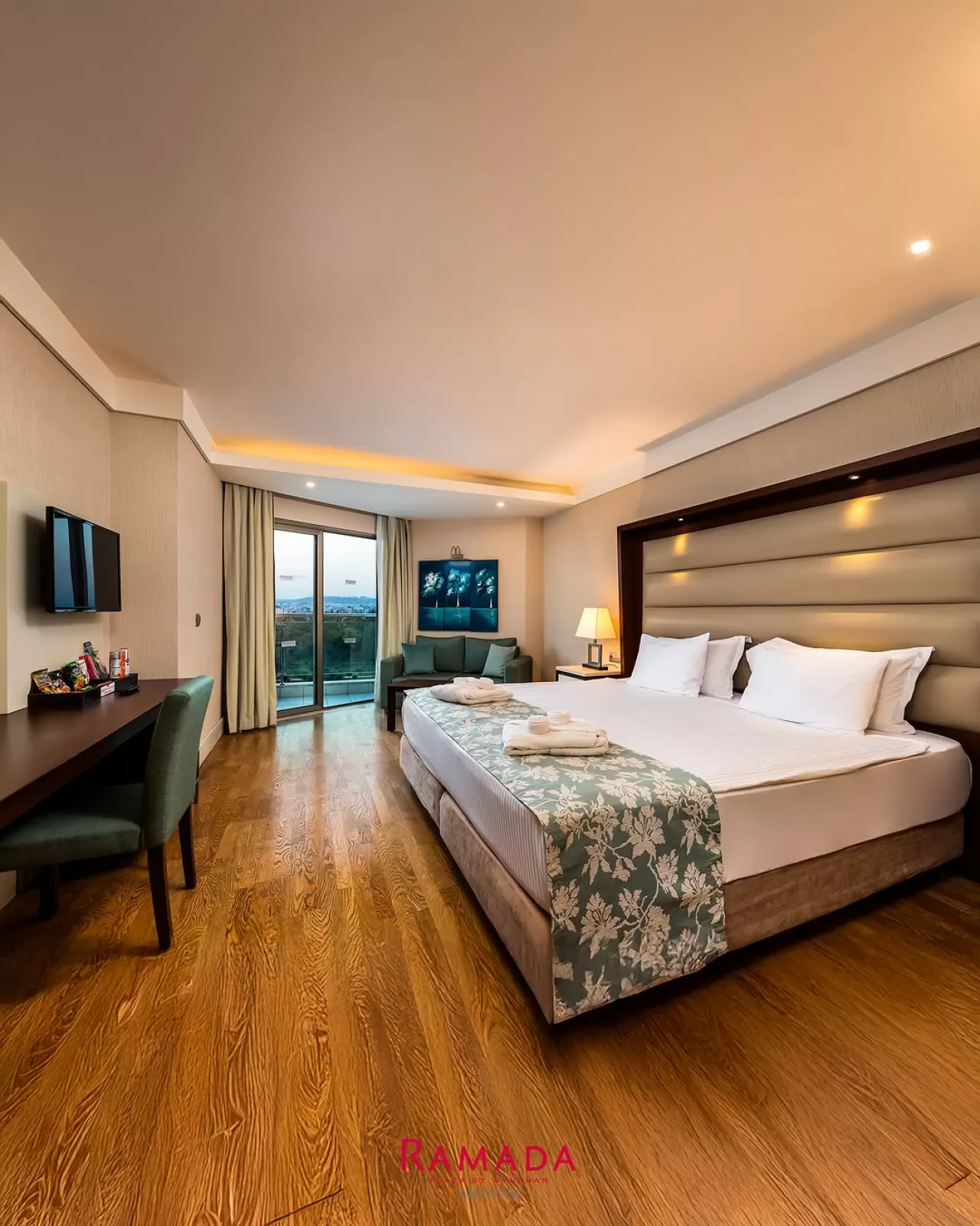 Ramada Plaza Antalya, Deniz Manzaralı Deluxe Odalarında Konfor Vaat Ediyor