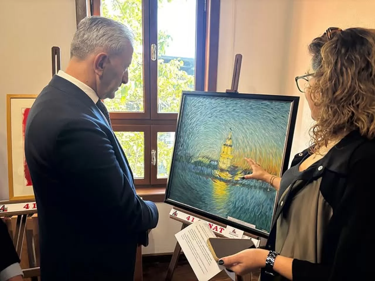 Kırmızı Özgürlük Karma Plastik Sanatlar Sergisi İzmit'te Açıldı