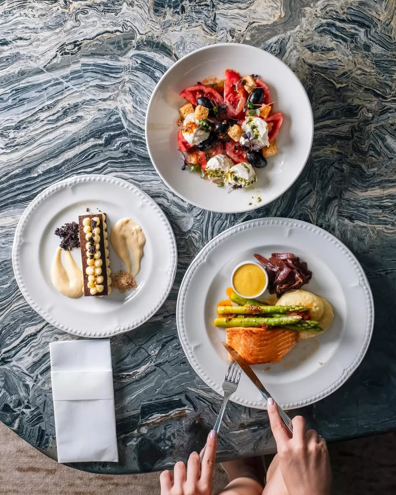 InterContinental İstanbul'da Lüks Oda Servisi Deneyimi
