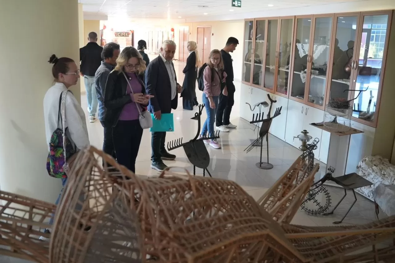 AKÜ Güzel Sanatlar Fakültesi'nde Uluslararası Atık Malzeme Kolaj Atölyesi Düzenlendi