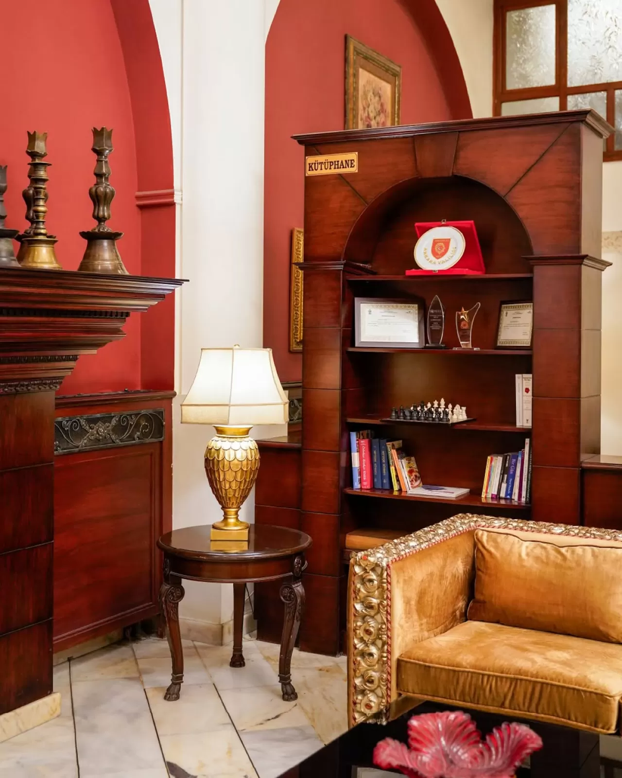 Hotel İçkale'de Şömine Başında Konforlu Bir Konaklama Deneyimi