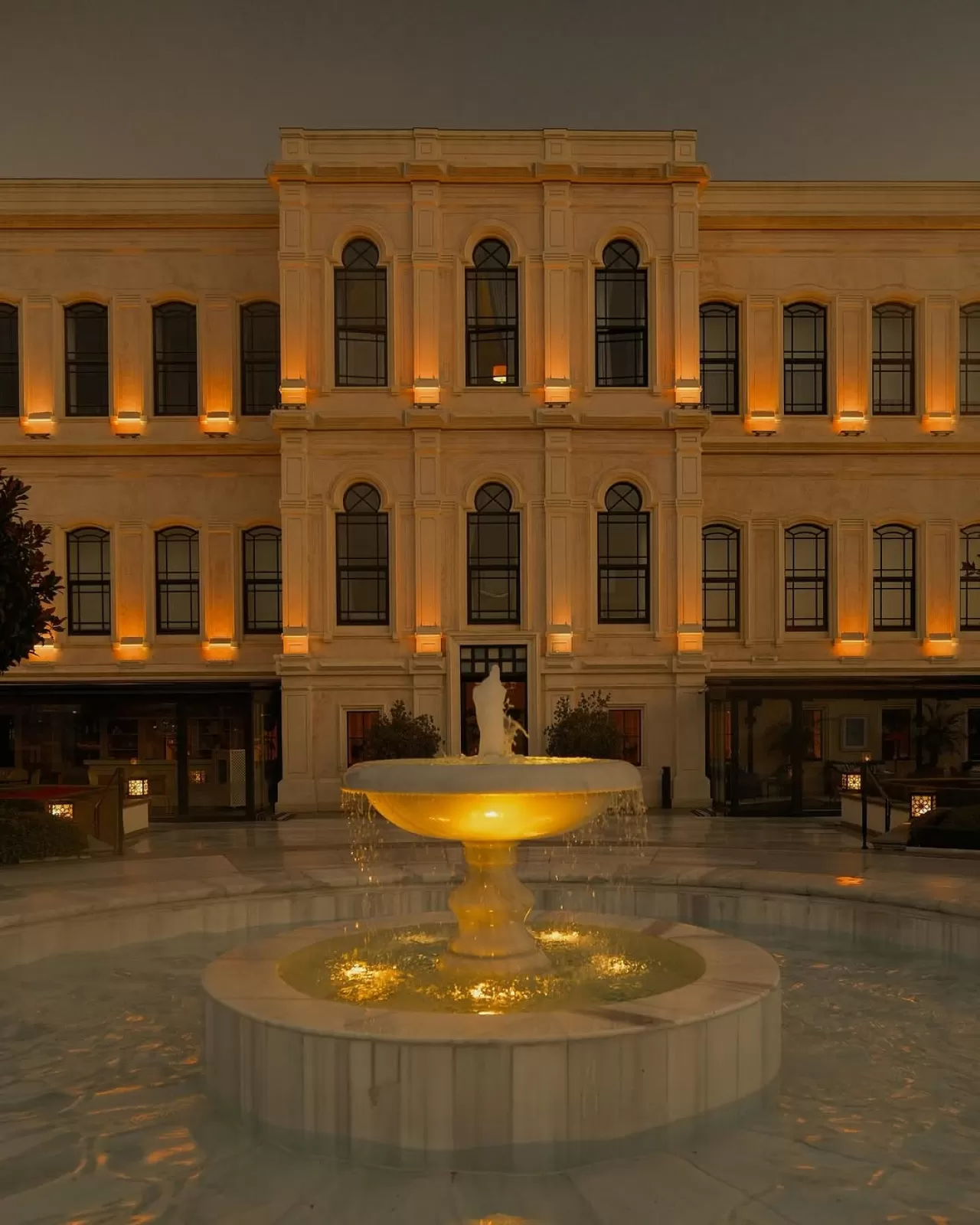 Four Seasons Hotel Istanbul at the Bosphorus'ta Akşam Işıklarının Büyüsü